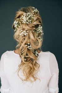 penteado semi preso com flores