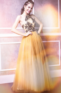 Vestido de debutante amarelo por Arthur Caliman