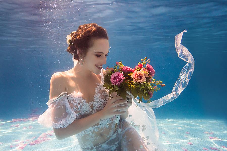 ensaio fotográfico noivos embaixo d´agua