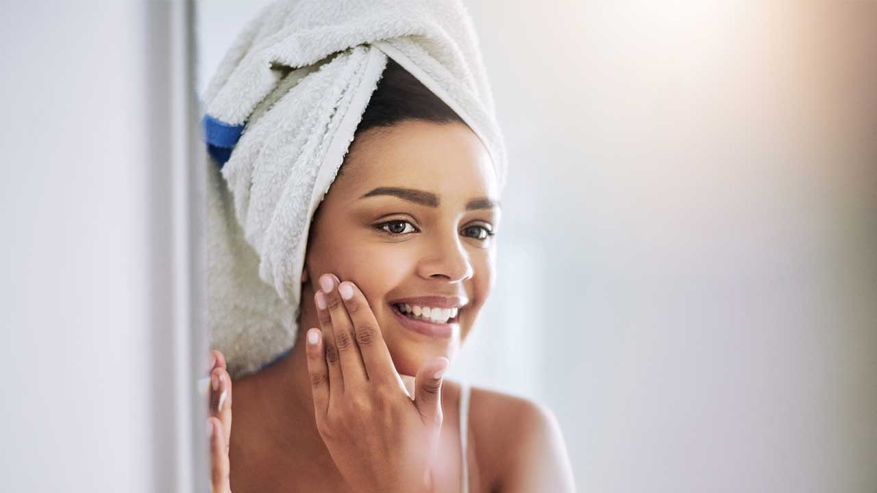 Usar os produtos corretos ajudam a manter sua pele bonita e saudável.