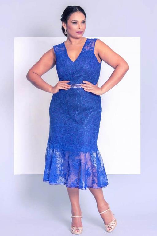 vestido midi de festa plus size