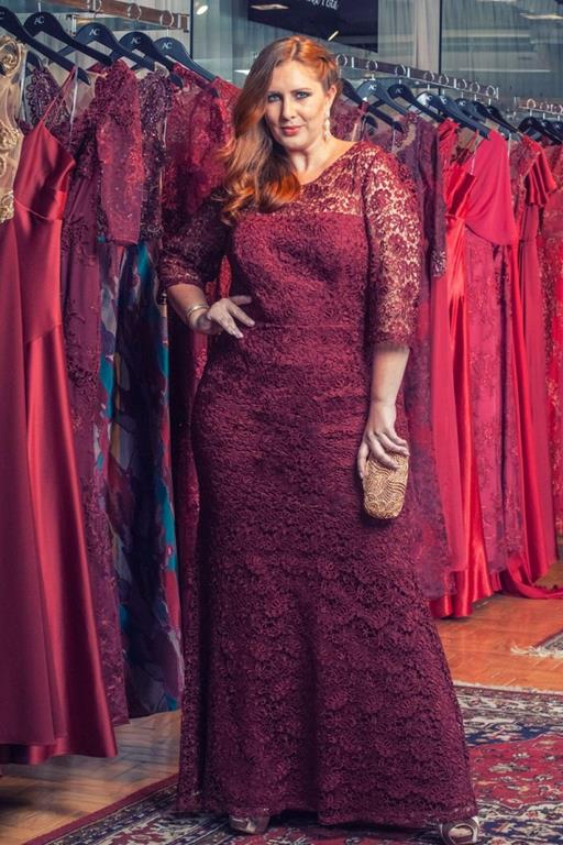 vestido bordo madrinha plus size