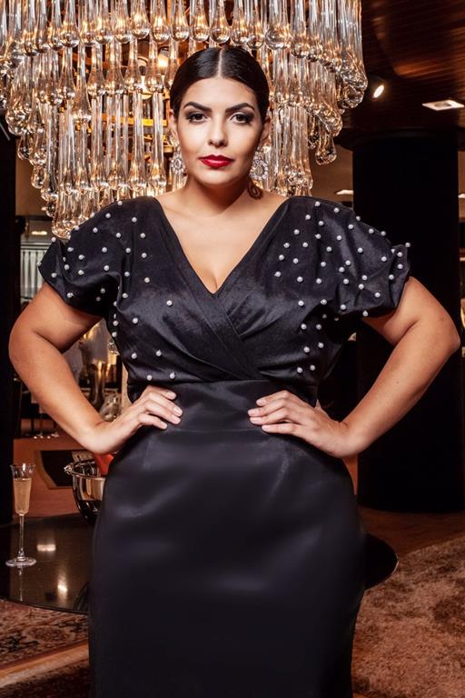 Vestido de Festa Plus Size Midi Preto