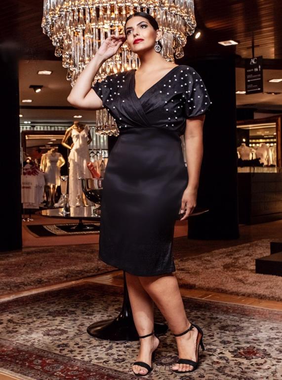 Vestido de Festa Plus Size Midi Preto