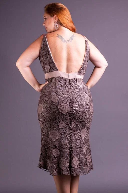 Vestido de Festa Curto Plus Size