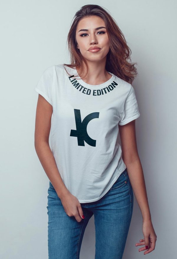 Camiseta feminina TSF 02 manga curta branca estampa limited edition marca arthur caliman