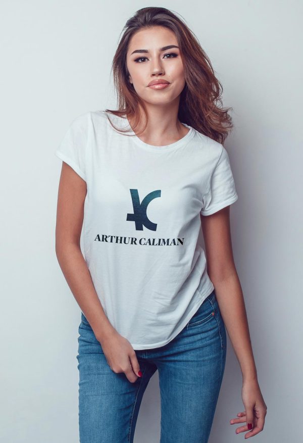 Camiseta feminina TSF 01 01 manga curta branca estampa marca Arthur Caliman