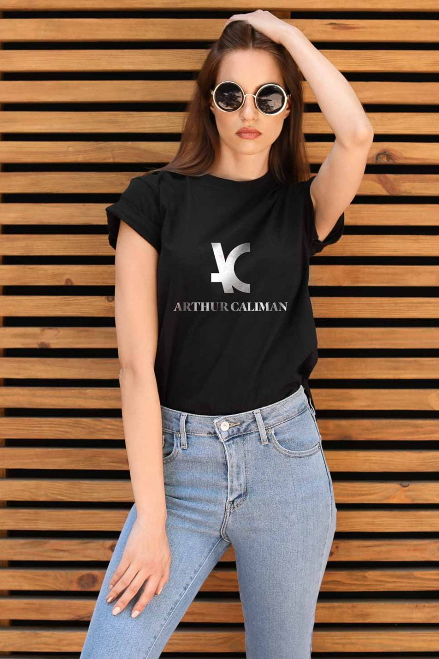 Camiseta feminina preta estampada em branco T1