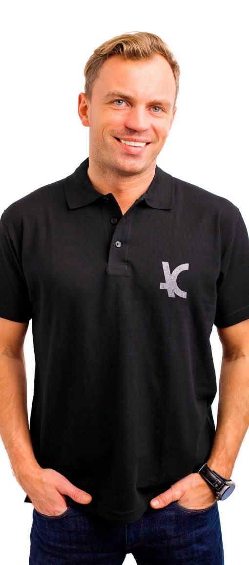Camiseta polo masculina preta bordada