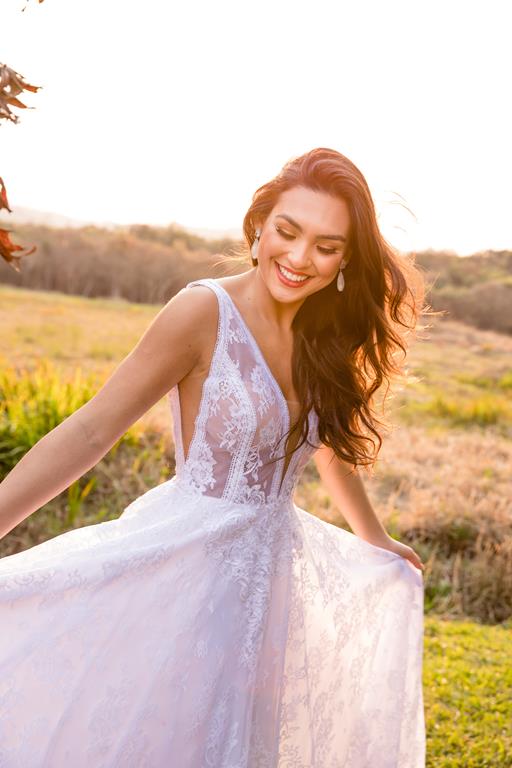 vestido de noiva em renda com modelagem saia evasê