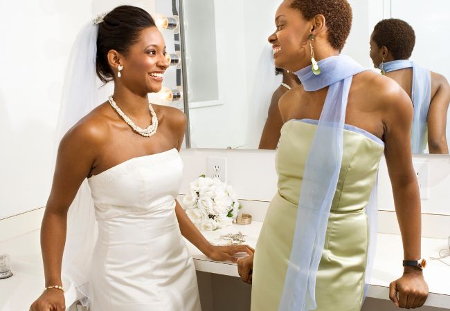 Uma boa madrinha de casamento esta sempre a disposição da noiva para auxiliar nas questões da cerimônia