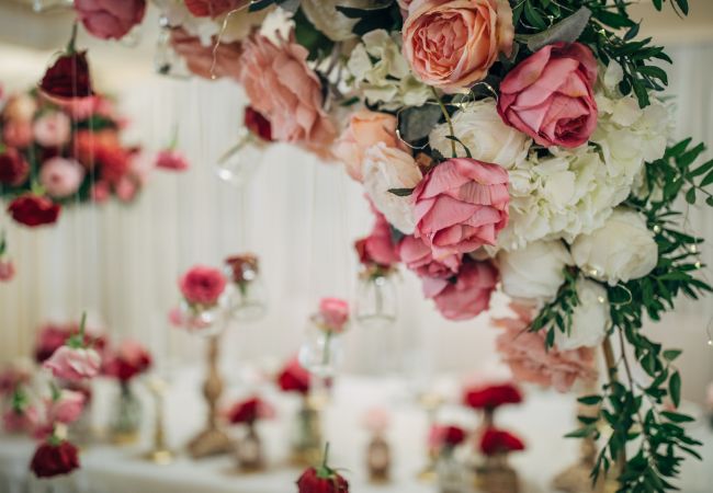 Encaixar a cor do ano nas flores do seu casamento, pode ser uma excelente opção