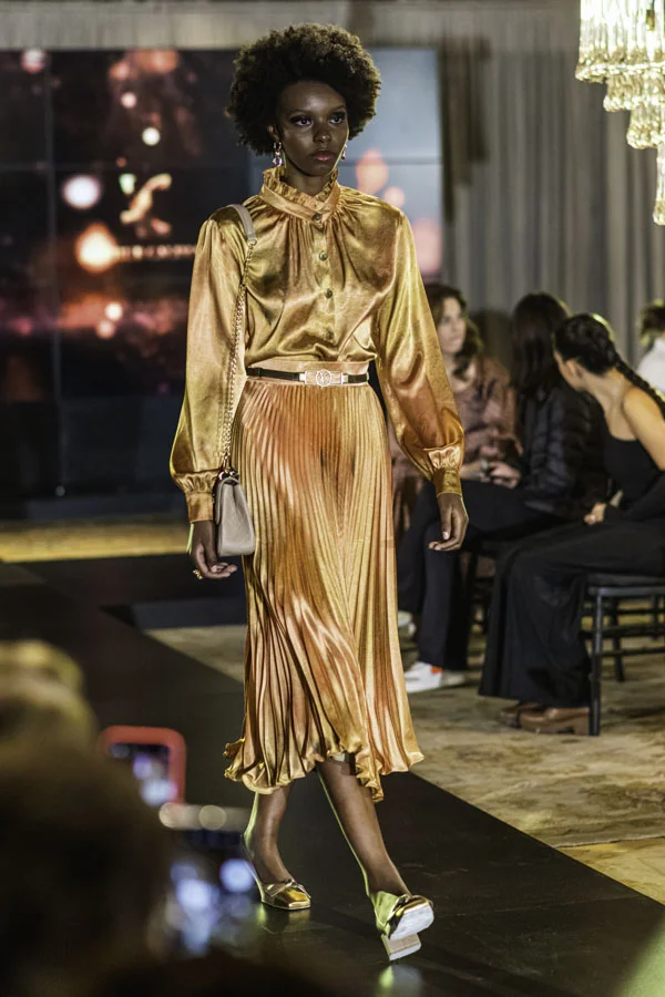 Camisa de Cetim Dourada Sinope