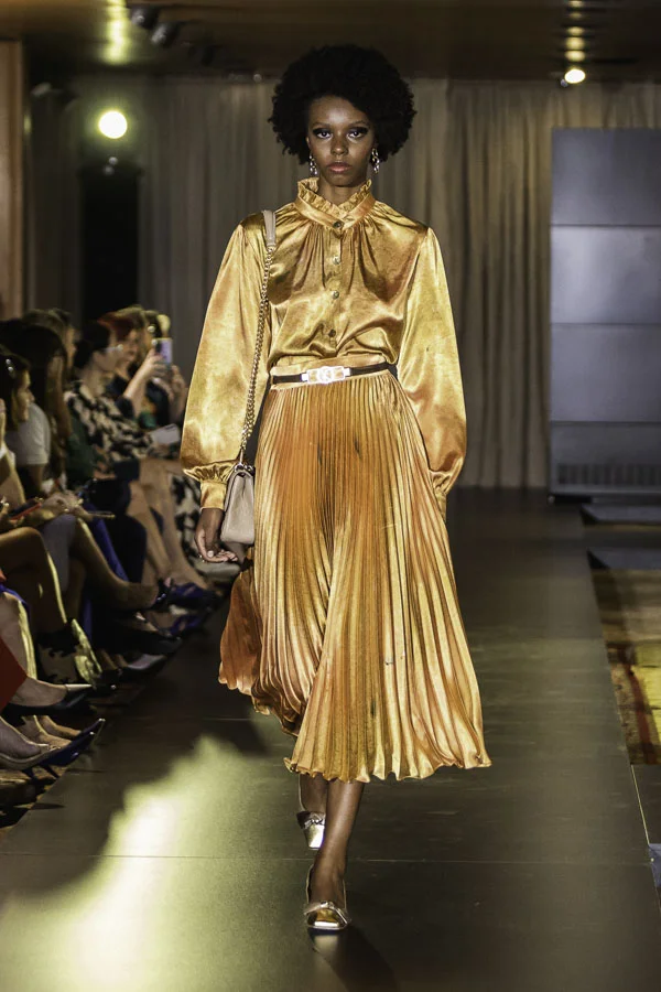 Camisa de Cetim Dourada Sinope