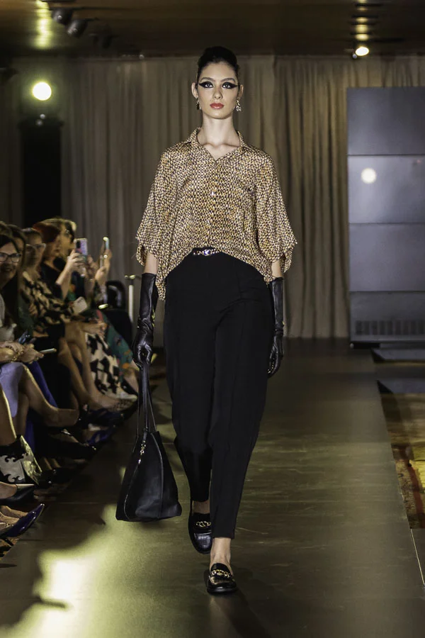 Calça Isparta Preta Ferragem Dourada Exclusiva - Imagem 5