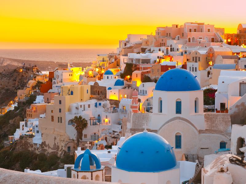 A Grécia, mais precisamente Santorini dispensa comentários, e é um dos destinos mais cobiçados e desejados para lua de mel