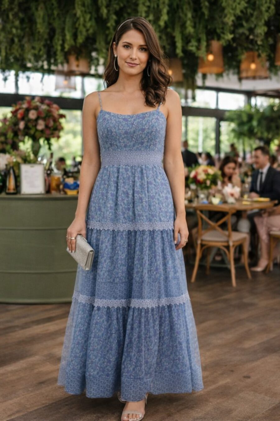 Vestido de festa longo cor azul estampado modelo Jane perfeito para madrinha de casamento na praia ou convidada de casamento.