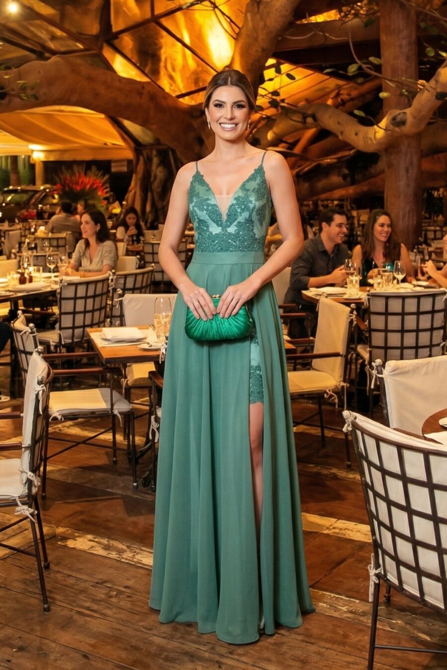 Vestido de festa dois em um na cor verde, este modelo cleopatra é versátil e perfeito para você arrasar nas melhores festas