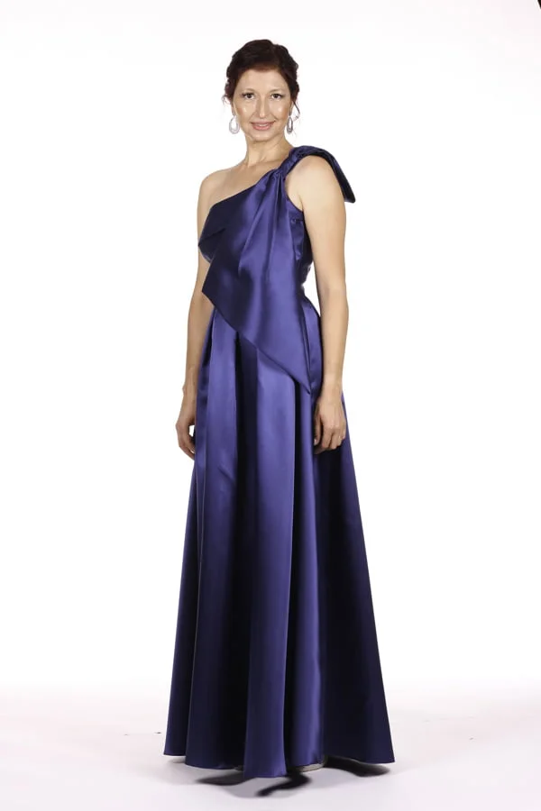 Vestido de festa azul noite com maxi laço em zibeline , perfeito para bailes de gala e grands ocasiões como madrinhas de casamento ou mães dos noivos