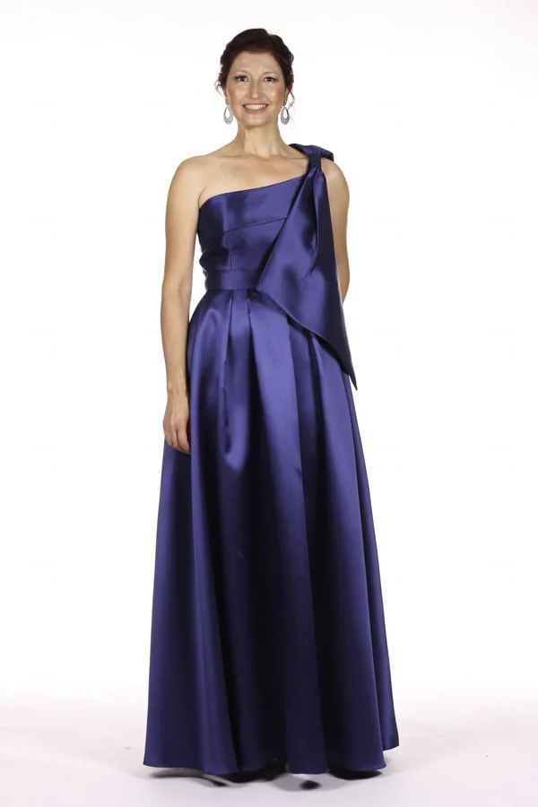 Vestido de festa azul noite com maxi laço em zibeline , perfeito para bailes de gala e grands ocasiões como madrinhas de casamento ou mães dos noivos