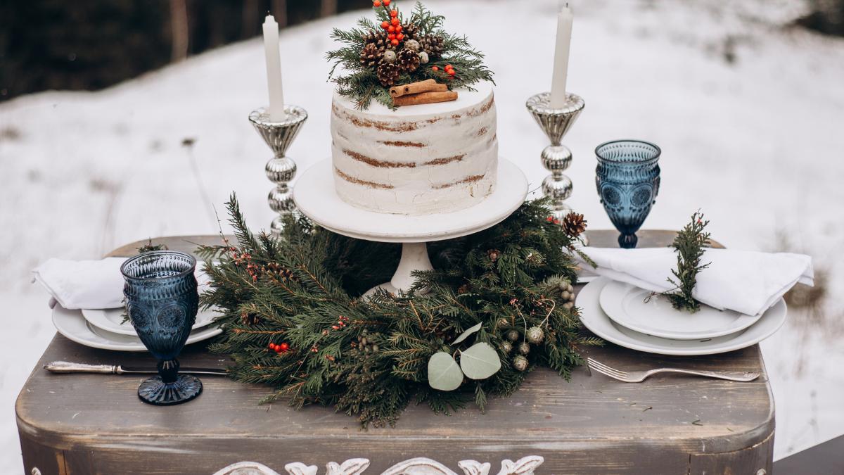 Decoração de mesa de casamento com variação de texturas.