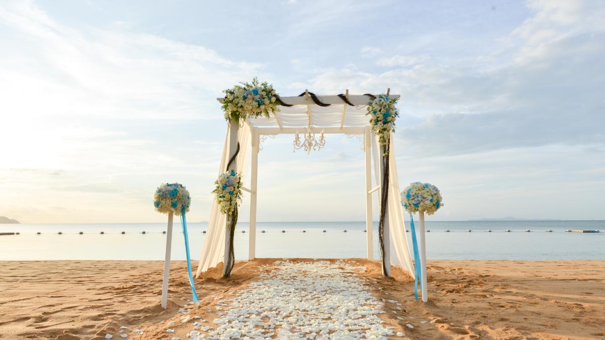 Gazebo para se casar na praia.