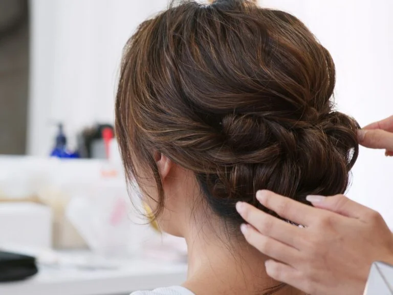 10 Ideias Elegantes de Penteado para Mãe de Formanda