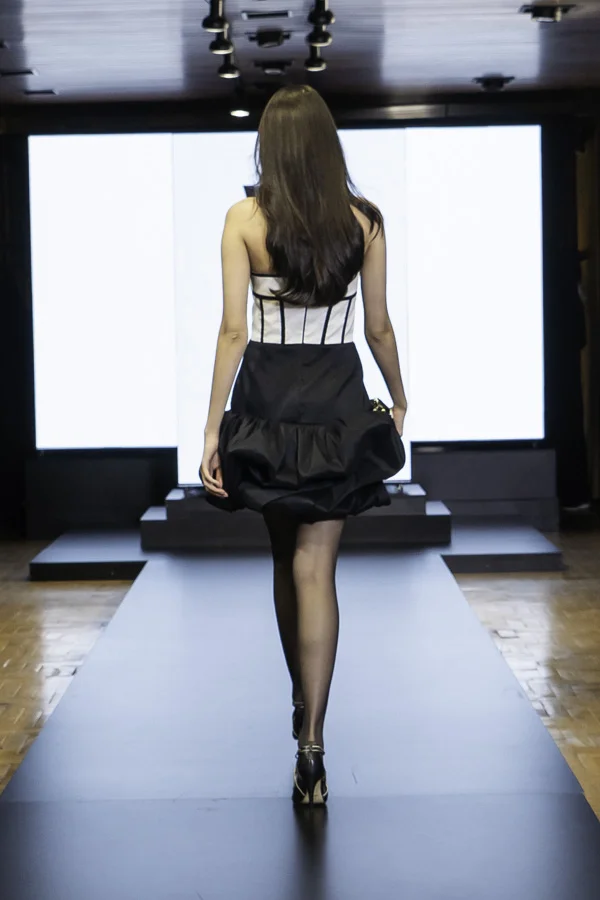 Vestido de festa curto preto e branco lux Vestido de festa curto preto e branco lux