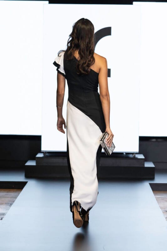 Vestido midi preto e branco grace de um ombro só