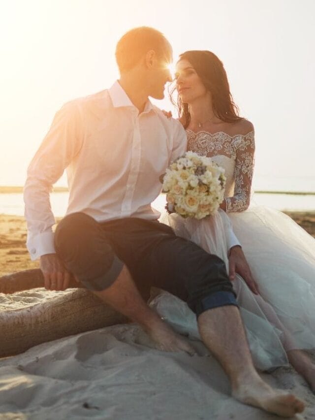 noivos em um casamento em fernando de noronha