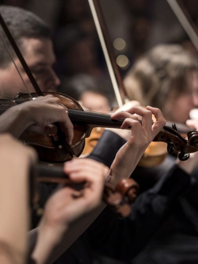 músicos tocando marcha nupcial