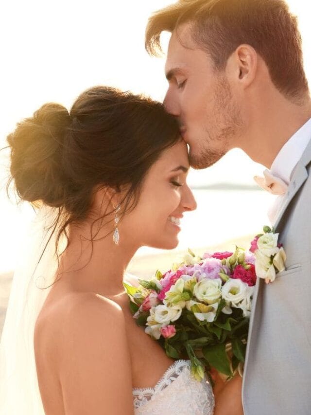 noivos realizando seu casamento em trancoso