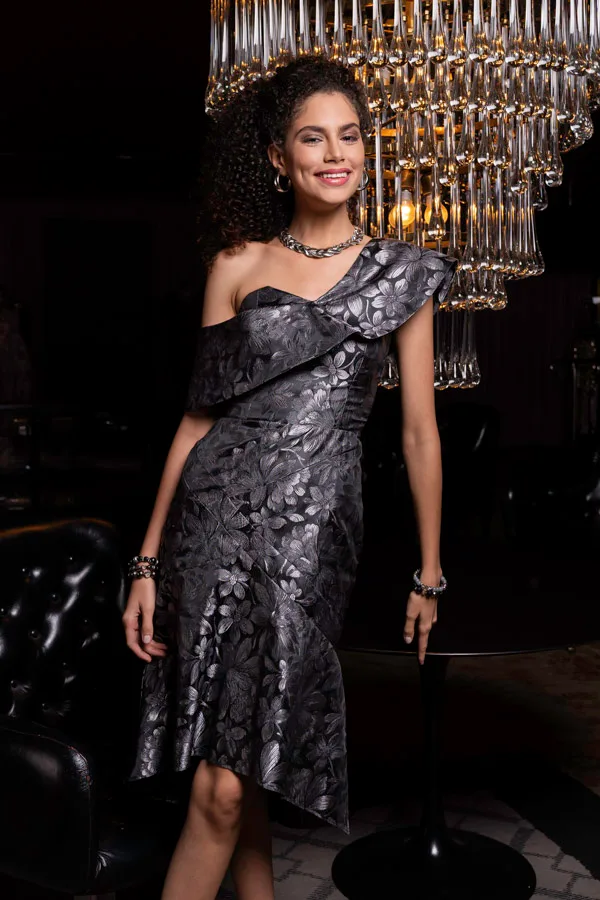 Vestido curto prata grafite em jacquard exclusivo perfeito para você arrasar nas festas de ano novo e reveillon 2025