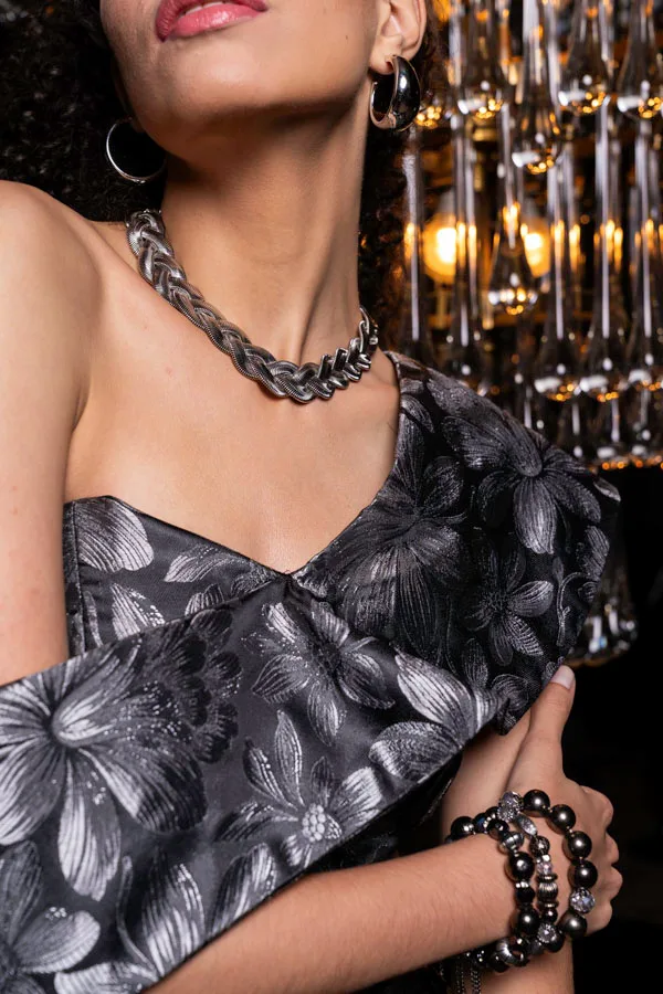 Vestido curto prata grafite em jacquard exclusivo perfeito para você arrasar nas festas de ano novo e reveillon 2025