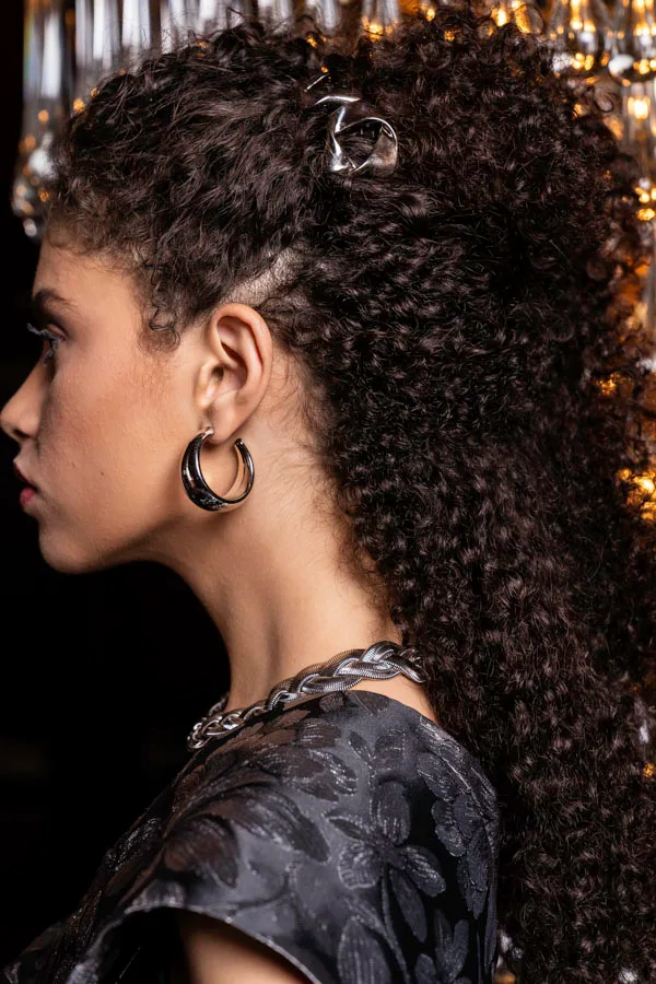 Vestido curto prata grafite em jacquard exclusivo perfeito para você arrasar nas festas de ano novo e reveillon 2025