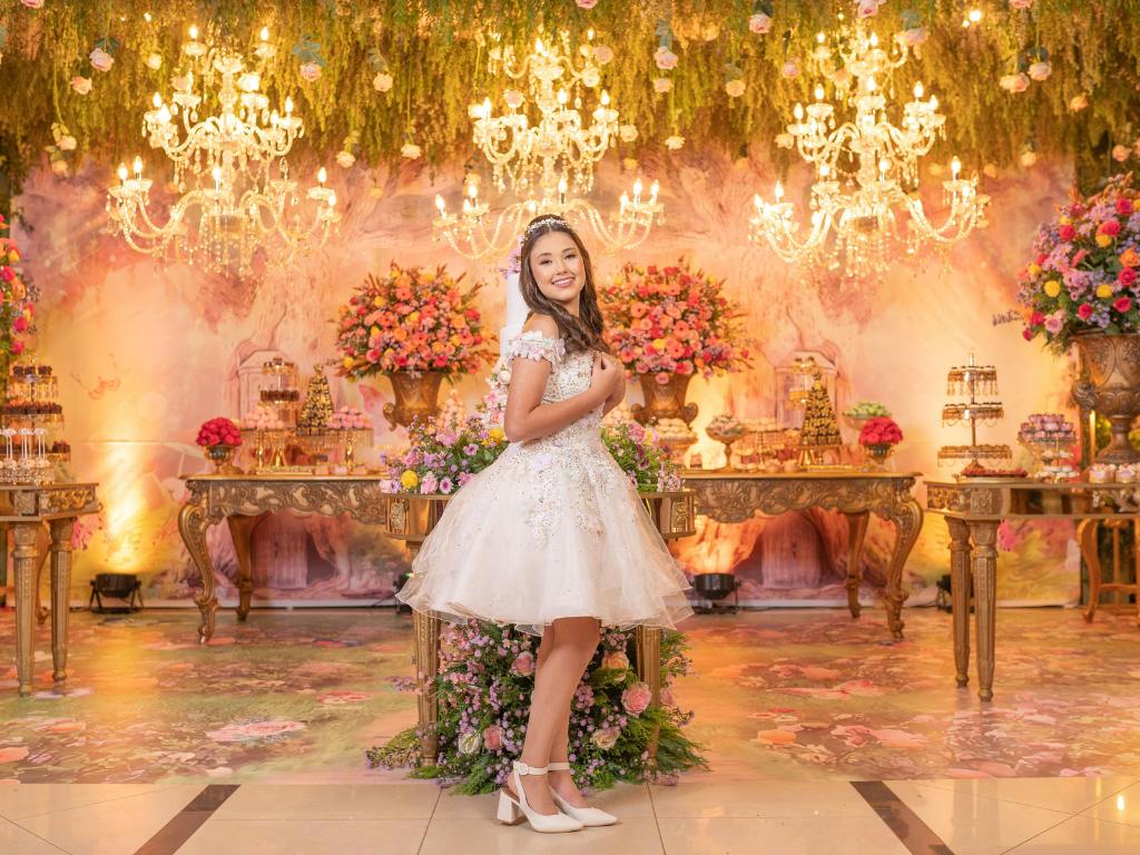 Menina em sua festa de 15 anos