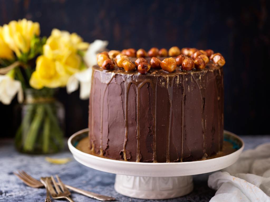 Bolo de chocolate com avelãs