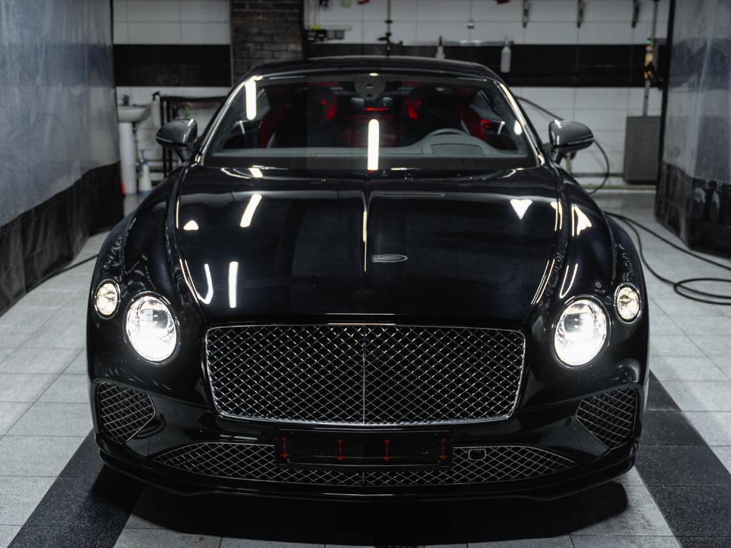 Bentley Continental GT preta