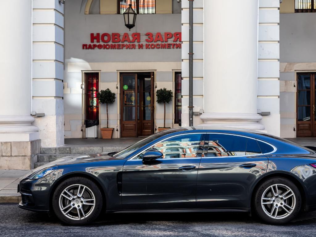 Porsche Panamera preto