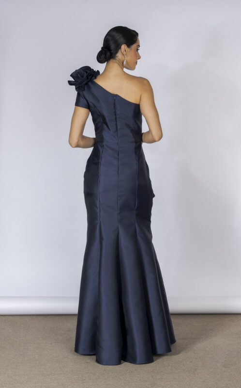 Costas do vestido de festa longo azul-marinho