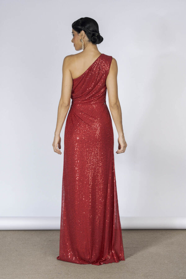 Costas do vestido de festa vermelho em paetê