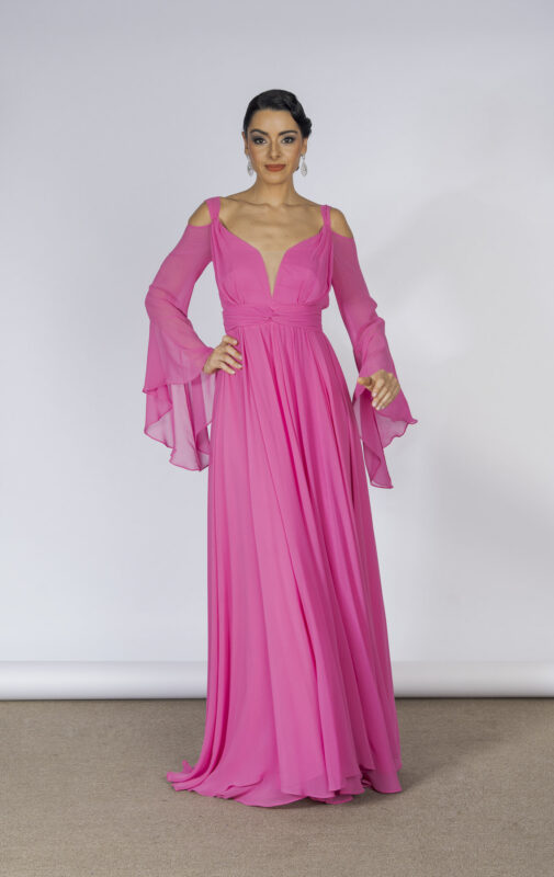 Vestido de festa na cor rosa, com manga longa com decote em v para madrinha de casamento na praia