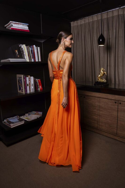 Co9stas do vestido de festa fluido na cor laranja