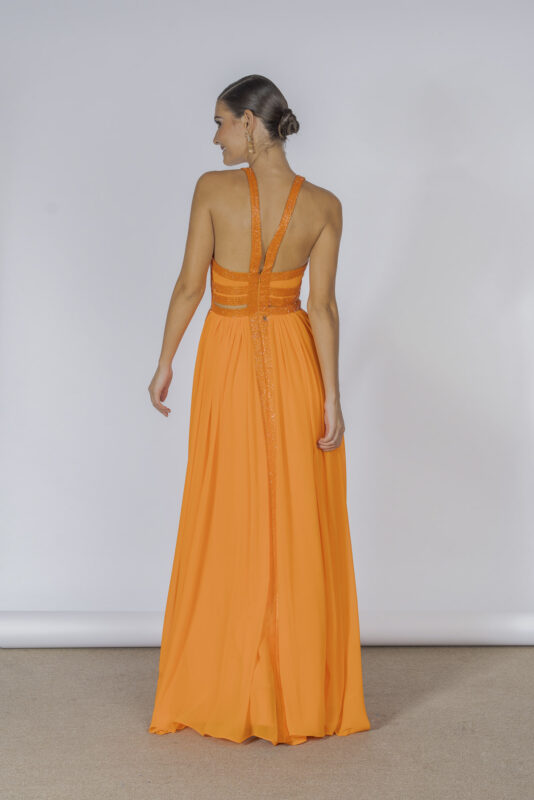 Costas do vestido e festa na cor laranja