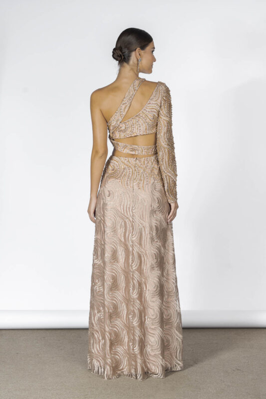 Costas do Vestido de festa foxton na cor dourado com decote