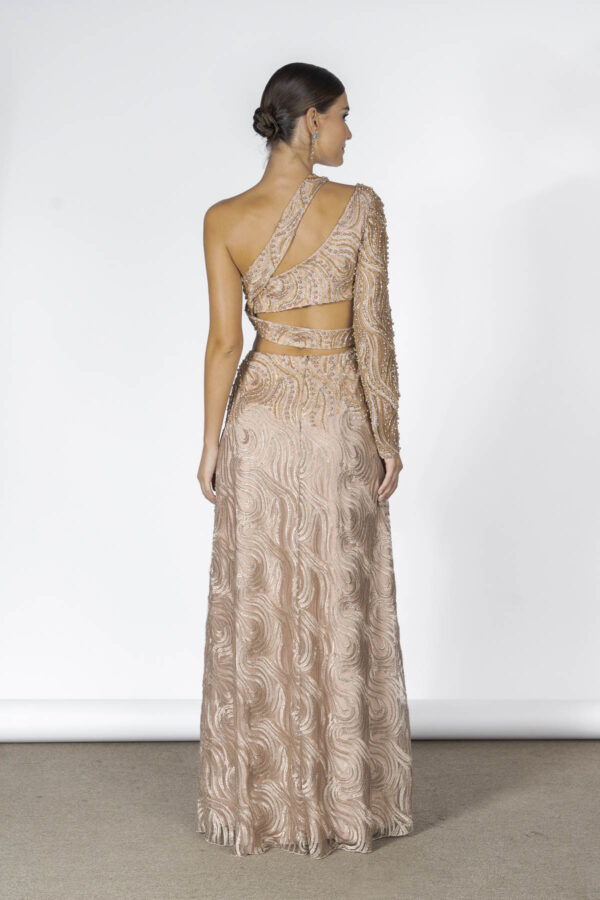 Costas do Vestido de festa foxton na cor dourado com decote