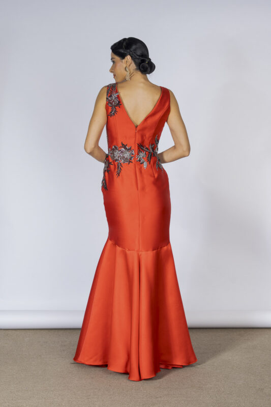 Costas dos vestido de festa vermelho lika weneck