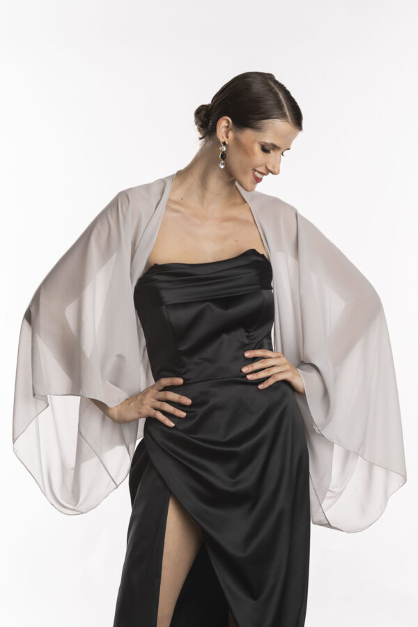 Blusa echarpe para usar com vestido de festa, modelo lodon na cor prata.