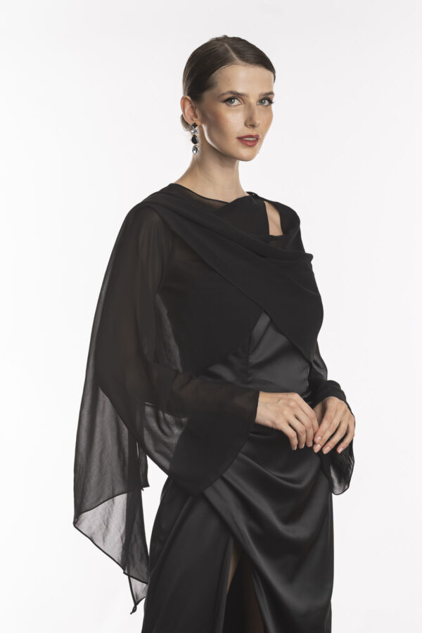 Capa echarpe para usar com vestido de festa angelina, na cor preta.