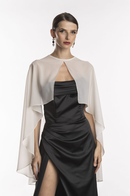 Capa echarpe para usar com vestido de festa, modelo Mônaco com leve transparência na cor off-white.